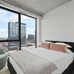 Fulbrix Bright Designer Apartments With West Loop Views