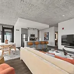 Fulbrix Bright Designer Apartments With West Loop Views