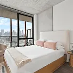 Fulbrix Bright Designer Apartments With West Loop Views