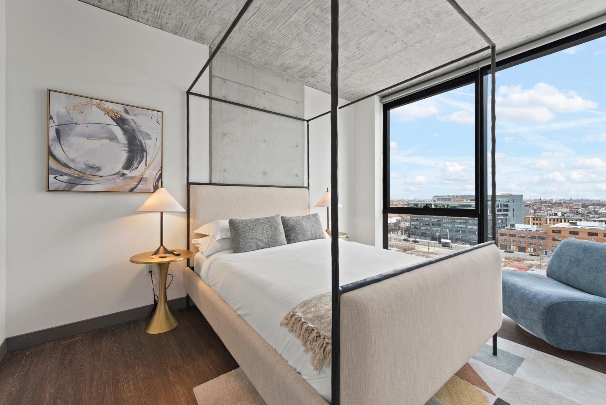 Apartment Fulbrix Bright Designer With West Loop Views
