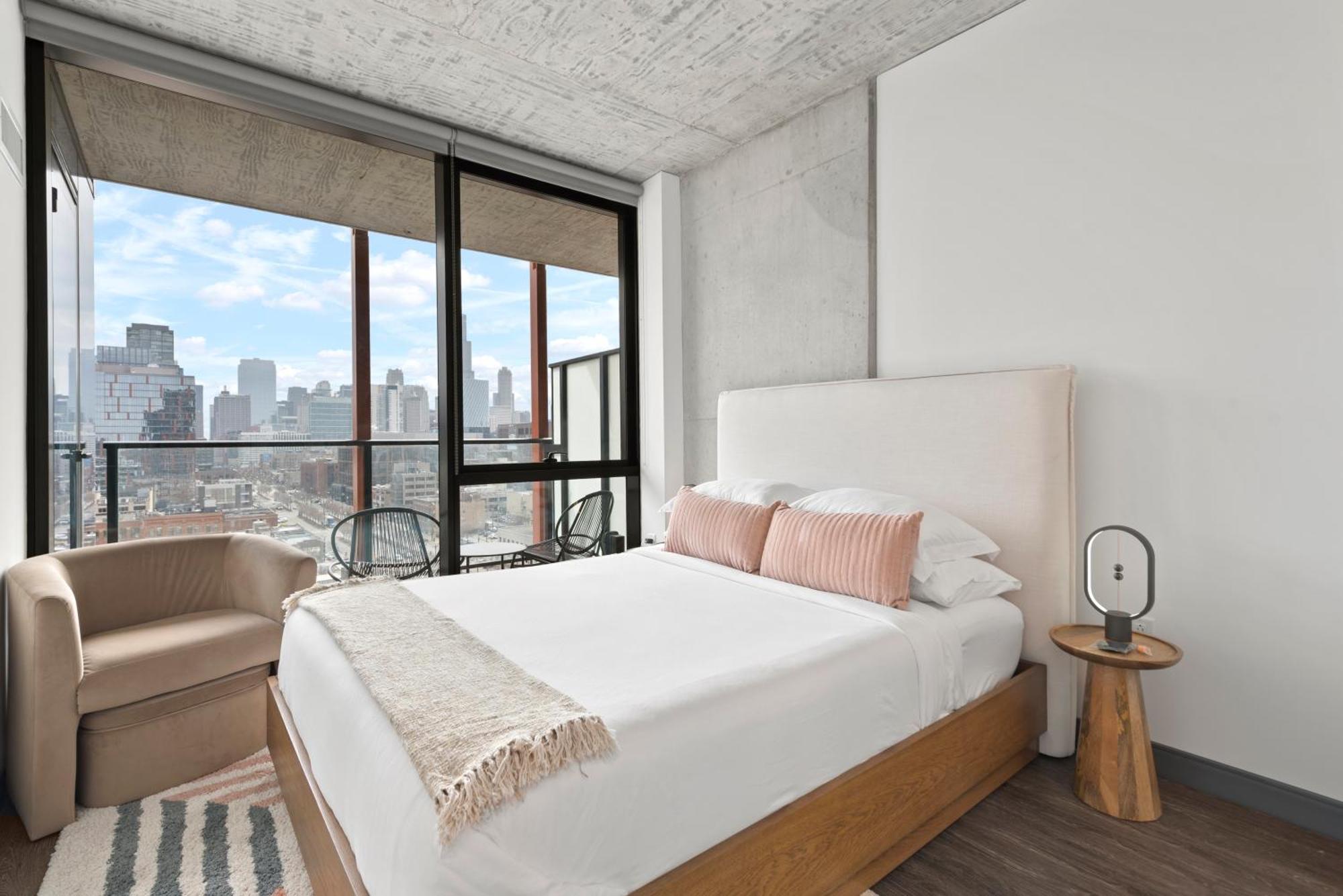 Fulbrix Bright Designer With West Loop Views Apartment *
