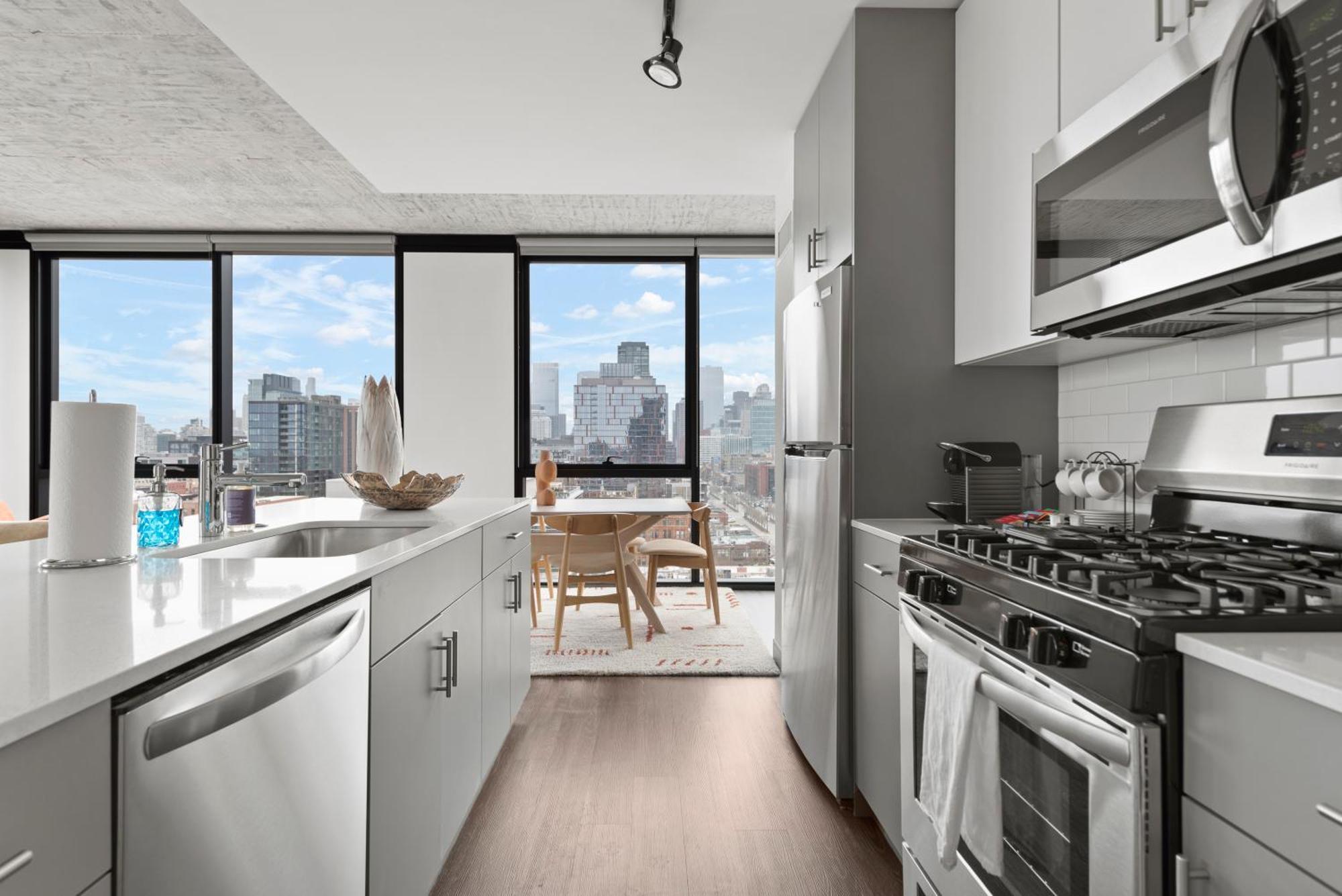 Fulbrix Bright Designer With West Loop Views Apartment *