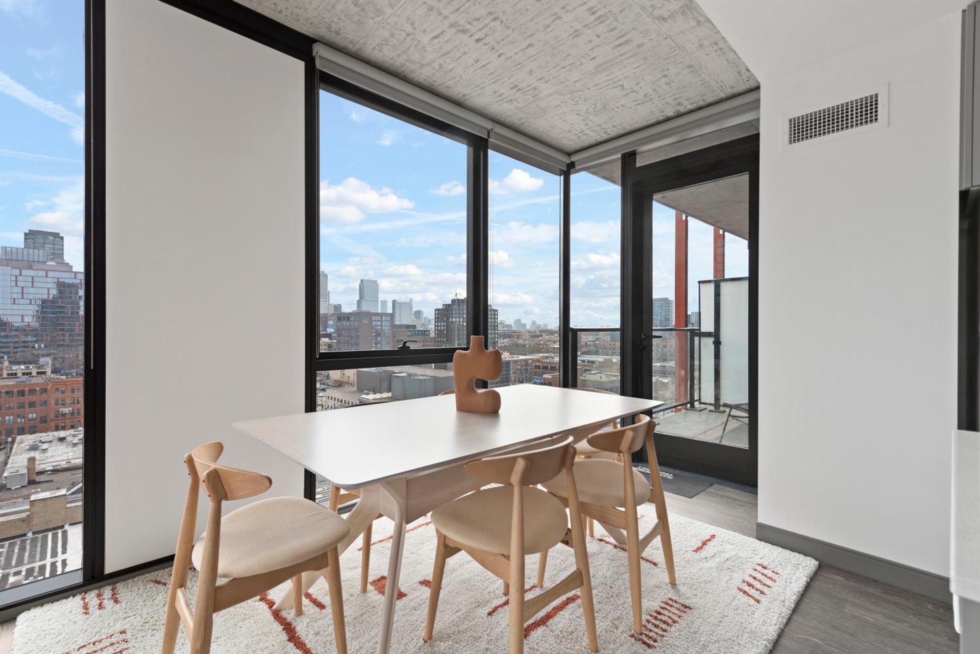 Fulbrix Bright Designer With West Loop Views *