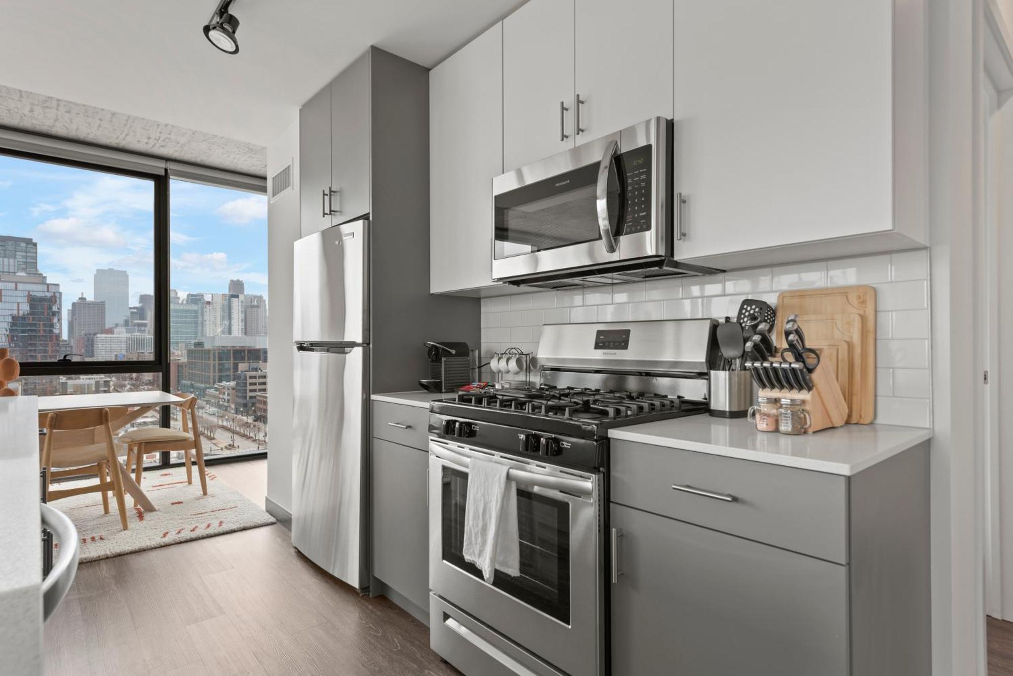 Fulbrix Bright Designer With West Loop Views
